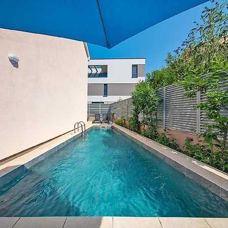 Apartment Fuer 12 Personen Ca 100 Qm In Pula-fondole, Istrien Istrische Riviera